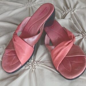 NWOT Clarks Women's Salmon Color Sandals